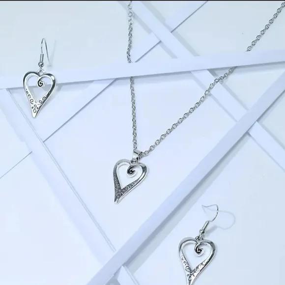 Silver Plated Scroll Heart Necklace and Earring Set NEW - Picture 5 of 8